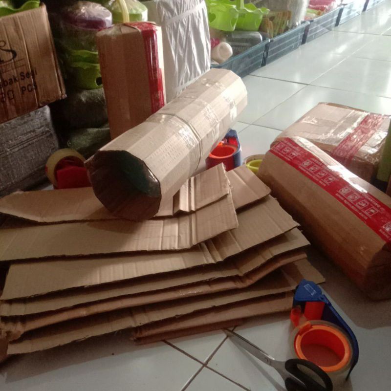 

Extra paking dus bekas untuk barang agar lebih aman.