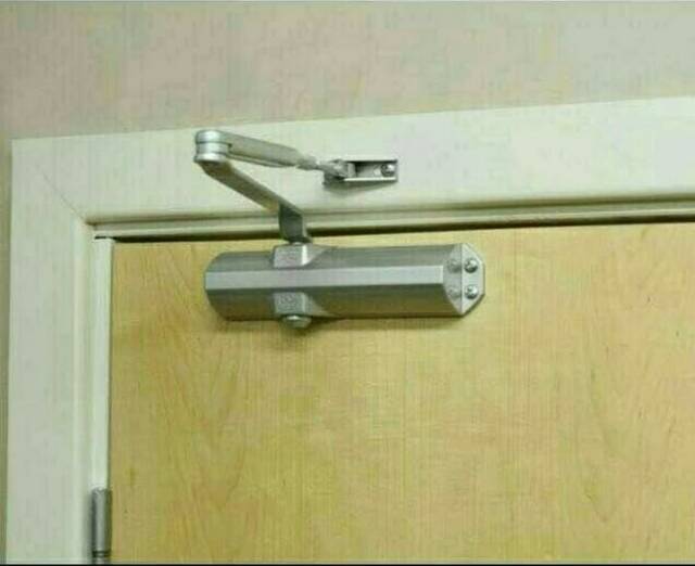 Door closer/dorongan pintu/kunci pintu