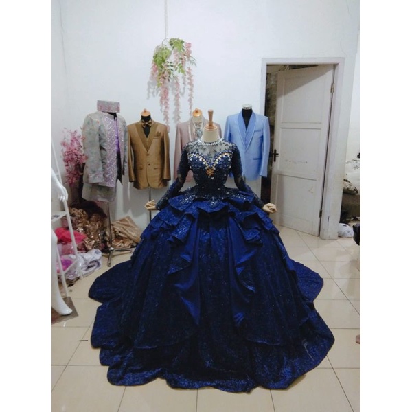 Gaun navy