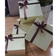 

kotak kado/ kotak Hampers/ Hardbox/ 20x20x8cm