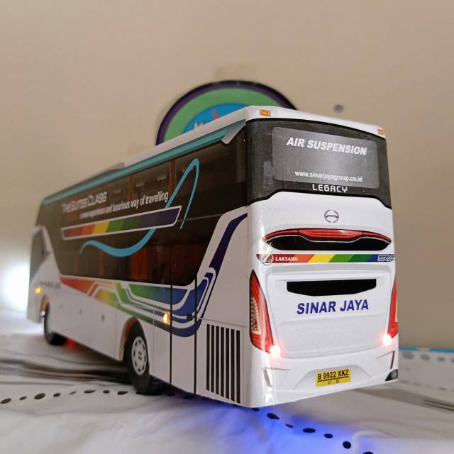 Miniatur Bus bis suite class sinar jaya SR2  Plus lampu