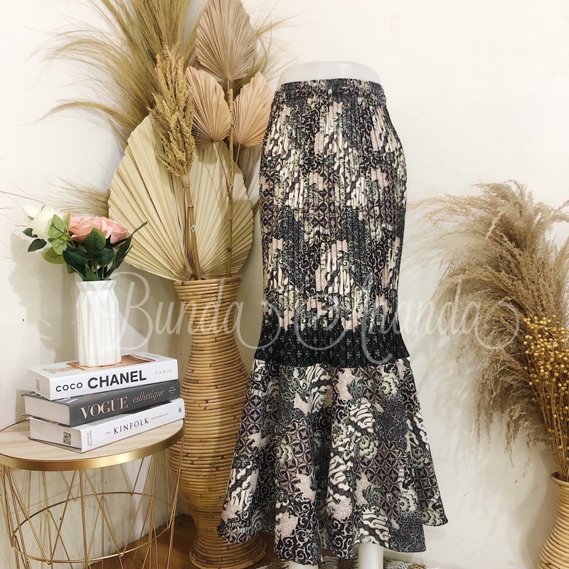Rok Batik Plisket Duyung-Seruni Hitam Gold
