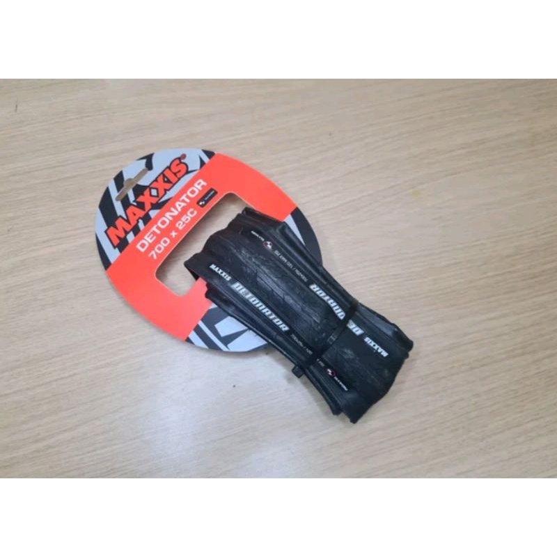 Ban luar maxxis detonator 700 x 25C .. Ban dalam Maxxis.. type detonator.. ban luar sepeda kevlar