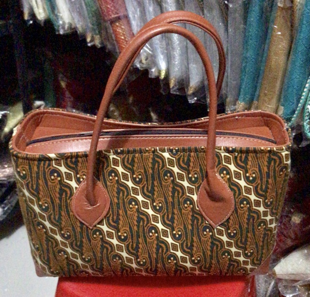 Tas batik ibu kecil size 31x9x20cm (motif batik random)