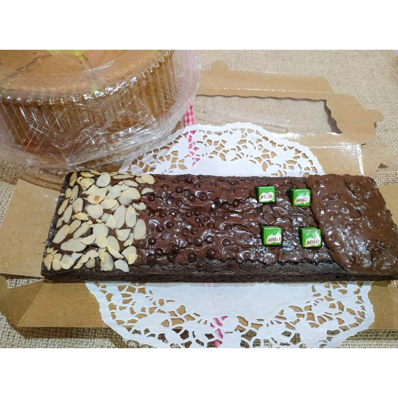 

PREMIUN FUDGY BROWNIES/MELTED BROWNIES | LARGE 30x10cm