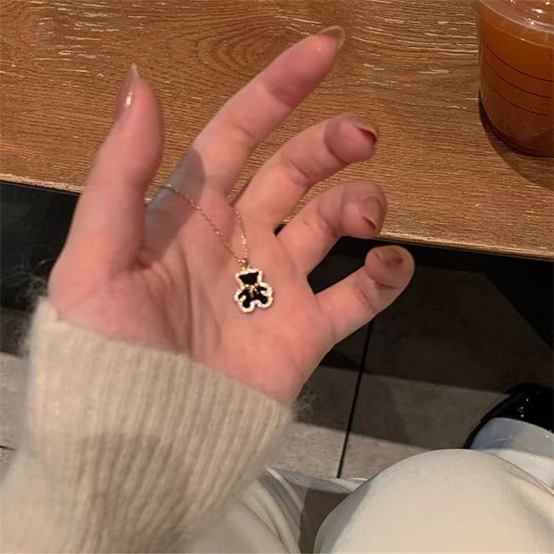 Kalung Rantai Liontin Beruang Hitam Bahan Alloy Hias Berlian Imitasi Untuk Wanita