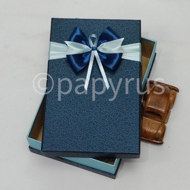 

PAPYRUS Sandwich 17,5x27,5 Tinggi 8cm Kotak Kado Gift Box V2