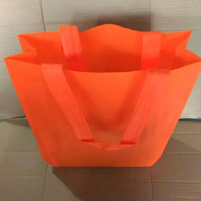 

Februari Maniss Spundbond Uk 30X40, Tas Bahan, Tas Kain, Goodie Bag, Tas Sovenir Kode 190