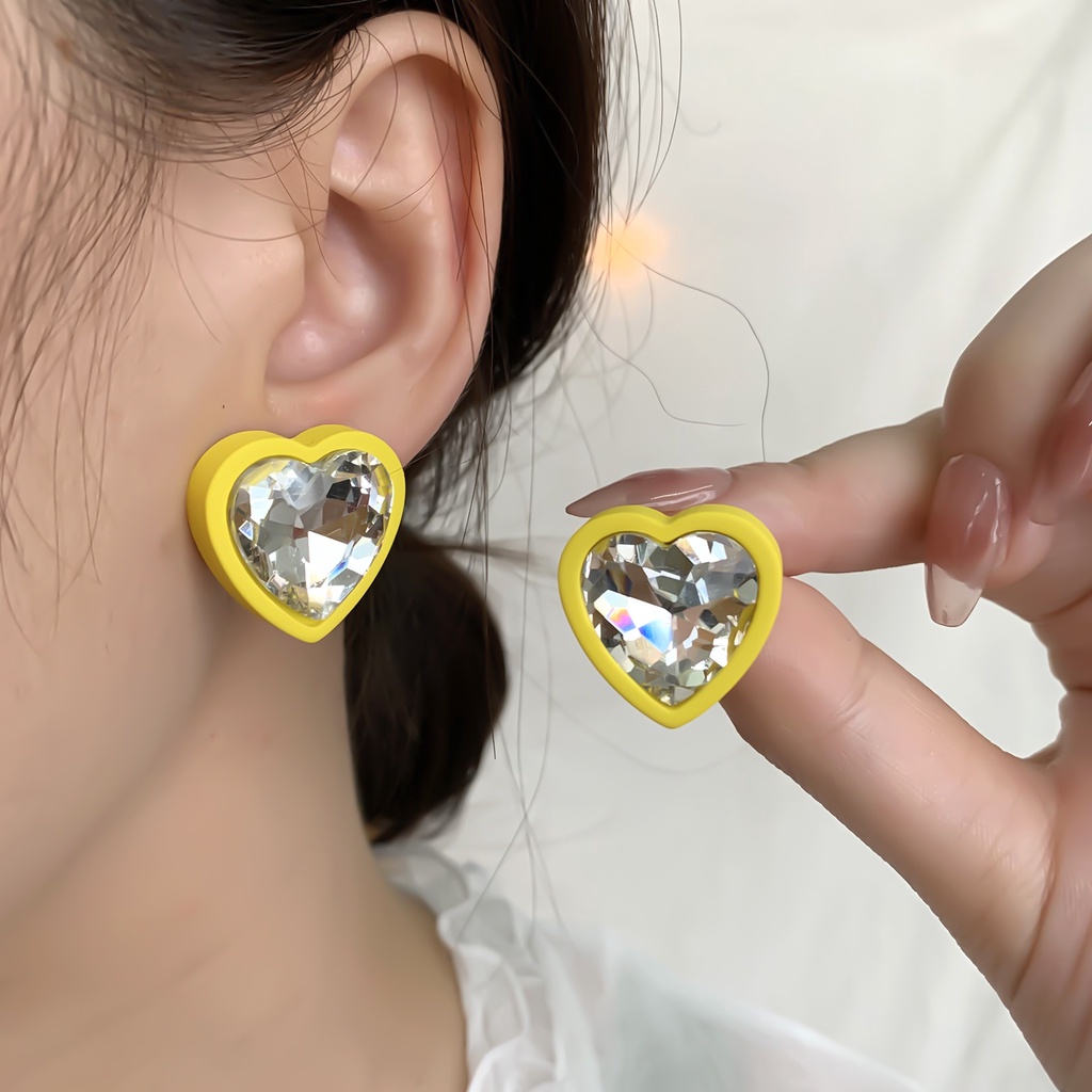 Anting Stud Bentuk Hati Bahan Akrilik Aksen Berlian Untuk Wanita