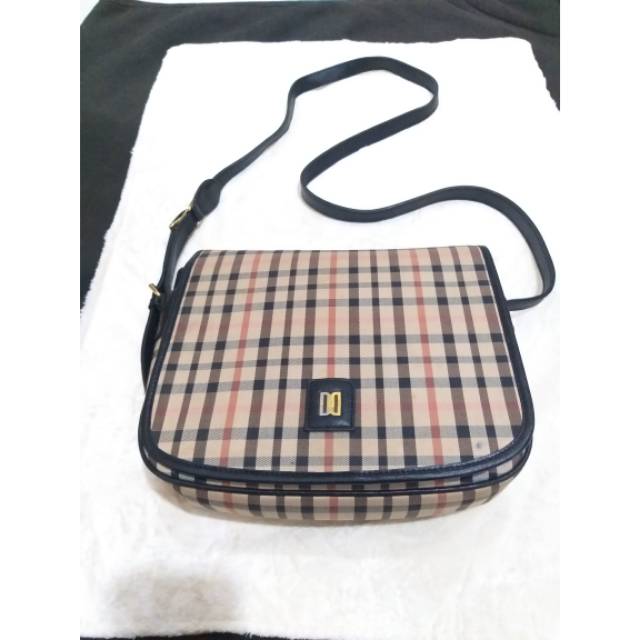 daks shoulder bag