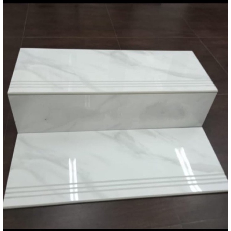 Granit anak tangga f calacata 30x80+20x80