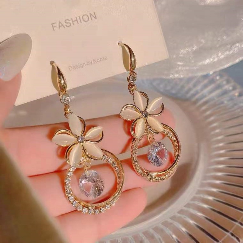 1 Pasang Anting Tusuk Gantung Desain Bunga Hias Opal + Berlian Imitasi Untuk Wanita