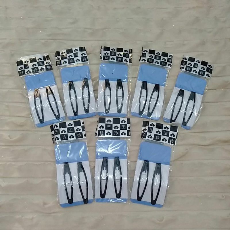 Jepit poni rambut hitam