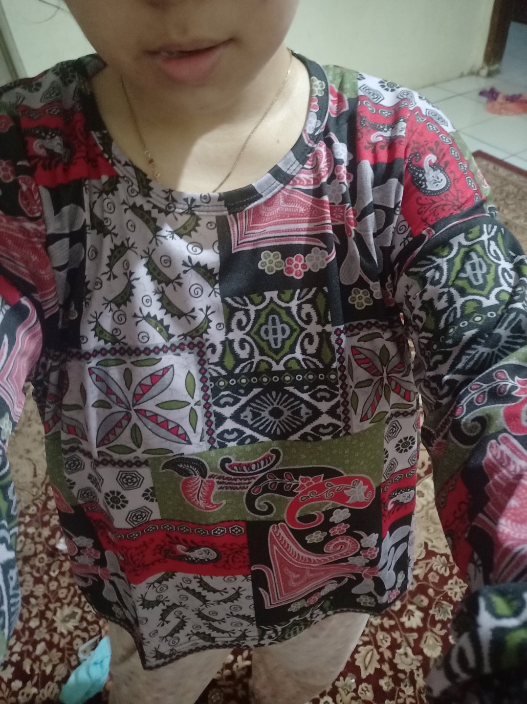 Monellina Marya Kaos Batik Crop Oversize Wanita