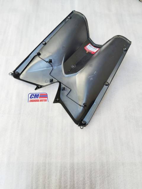 Cover inner lower cover kontak bawah laci old vario 125 fi lama asli HONDA AHM 8114A-KZR-600ZB