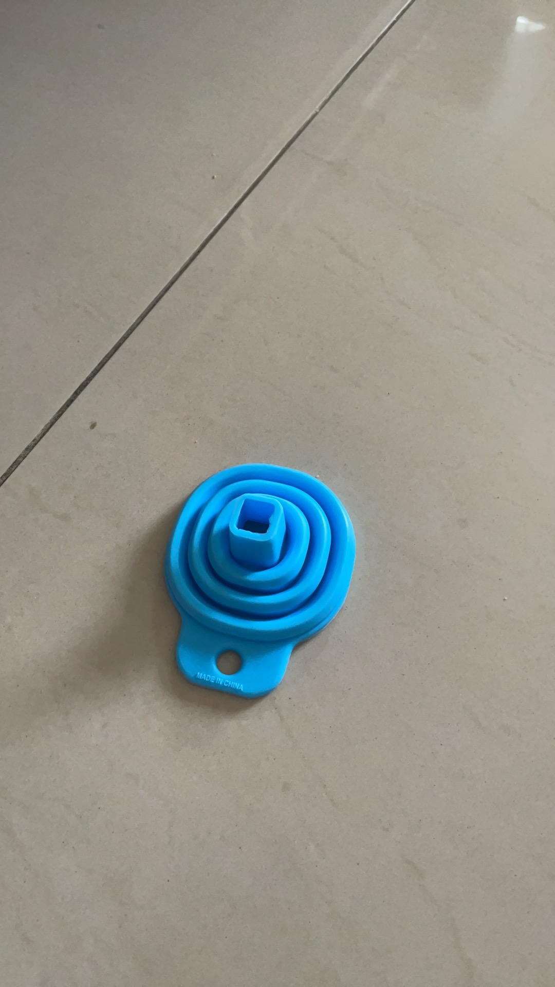 1pc Corong Lipat Mini Bahan Silikon Untuk Memasak