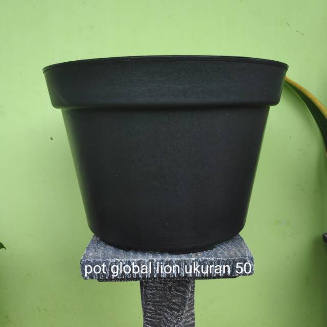 Pot hitam polos merk global lion ukuran 50