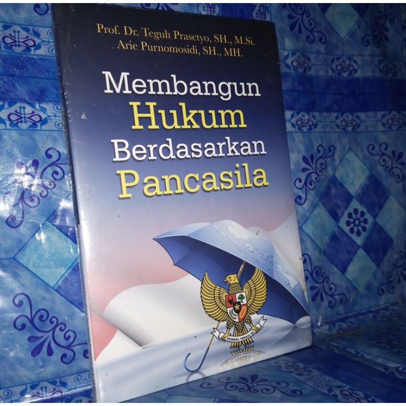 

membangun hukum berdasarkan Pancasila