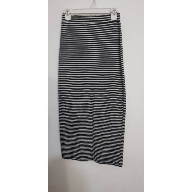 Preloved rok garis hitam putih