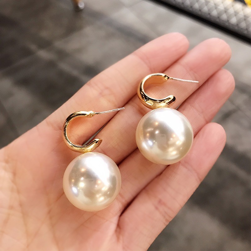 Korean version of arc-shaped big pearl earrings ladies earrings earrings jewelry wholesale