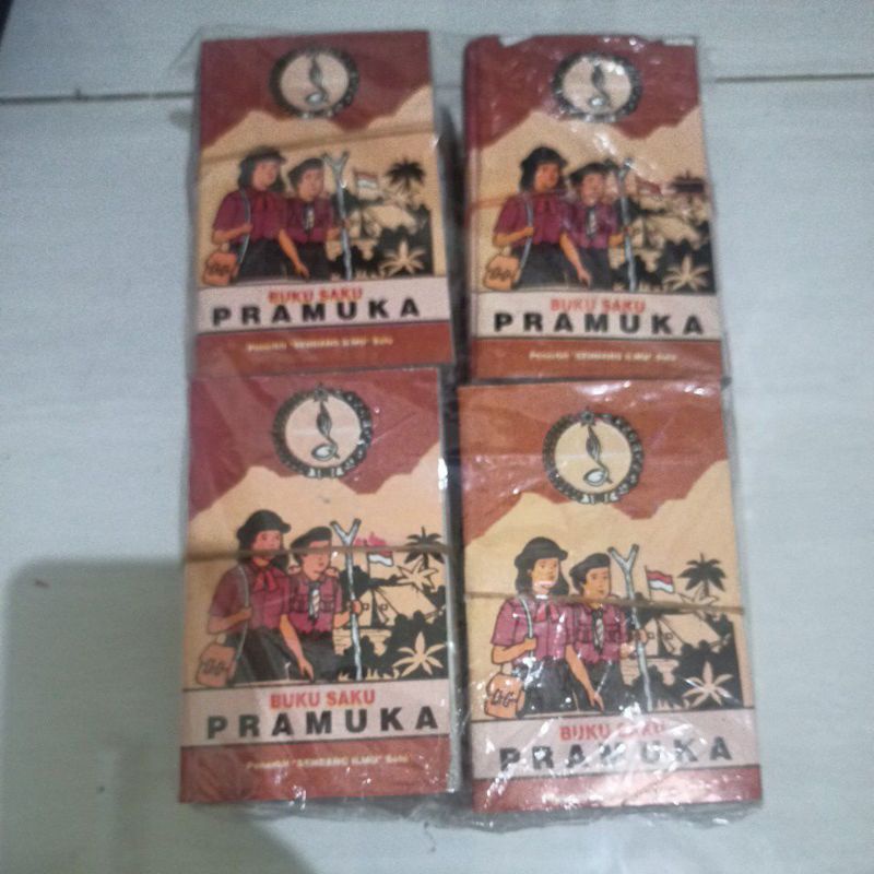 buku saku Pramuka 100 biji background warna coklat dan warna putih terbaru