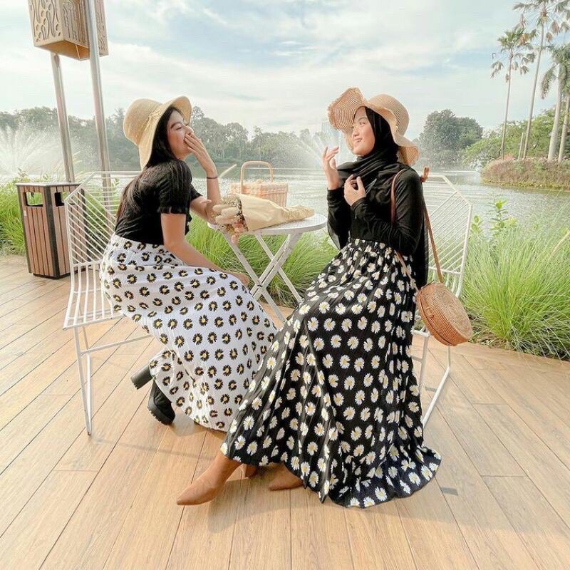 DAISY PLISKET SKIRT / ROK PLISKET MOTIF BUNGA