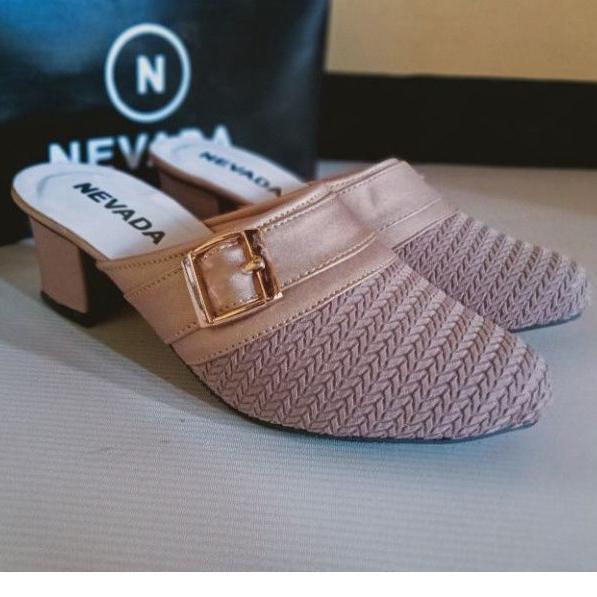 Tren Kekinian.. sendal wanita/sendal slop/slop Nevada/highells/slop wanita/sendal elegan