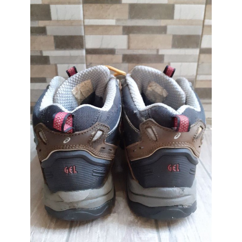 Sepatu gunung second ori ASICS