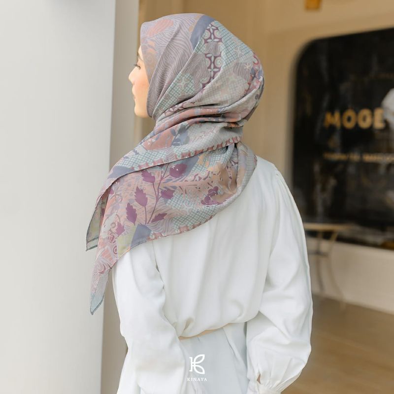 Kinaya Hijab/kerudung segiempat voal motif Makaira (Yuzawa seri)