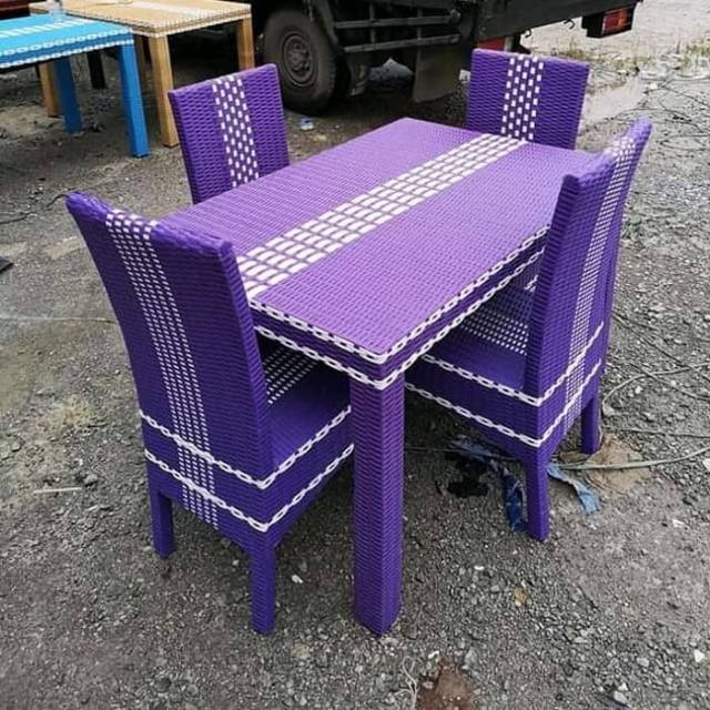 Meja makan rotan 4 kursi /meja makan minimalis /meja makan synthetic
