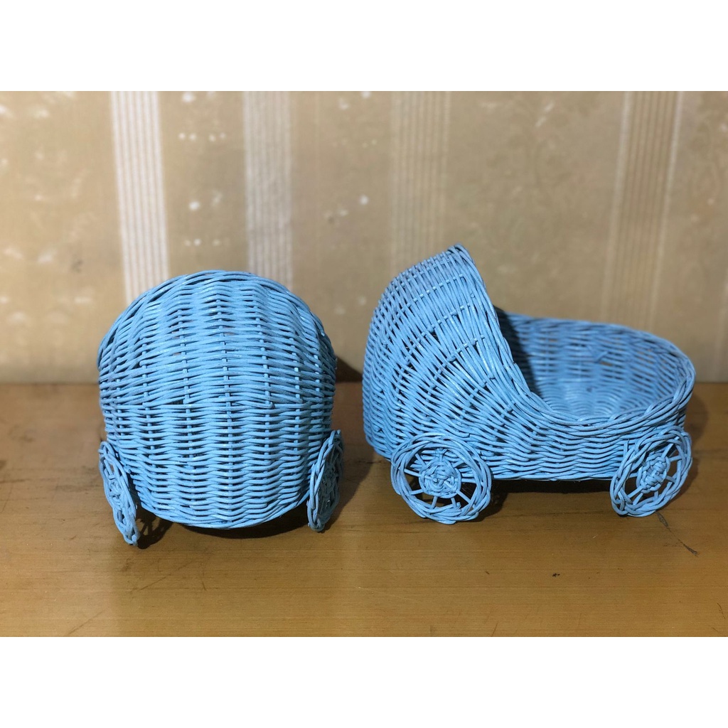 

Keranjang Rotan Percel Bentuk Mobil Medium Bingkisan Baby