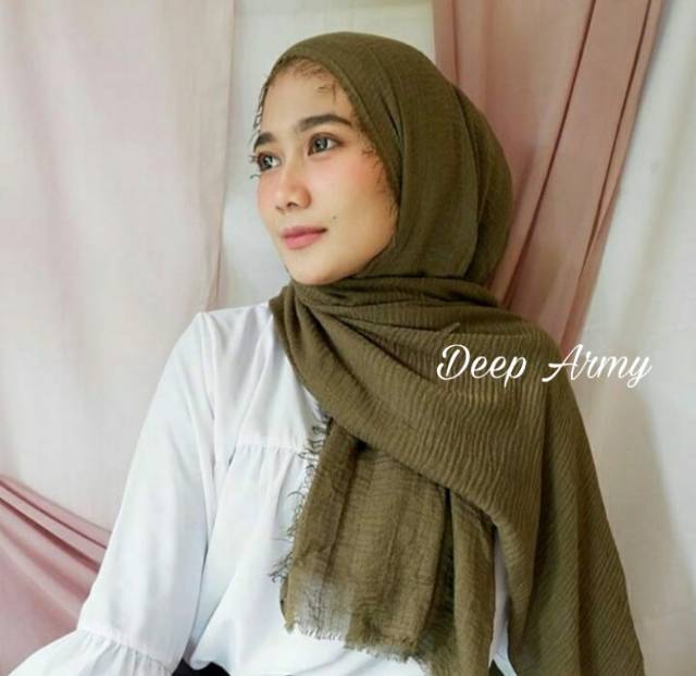 20 Koleski Terbaru Jilbab  Pashmina Crinkle  Warna  Army  