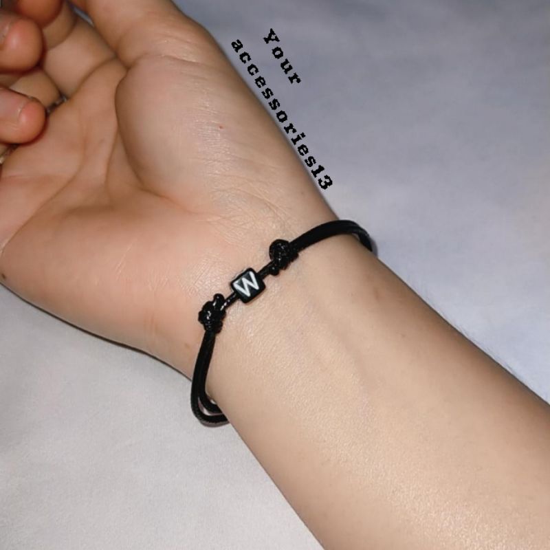 Gelang hitam huruf dadu inisial O-Z