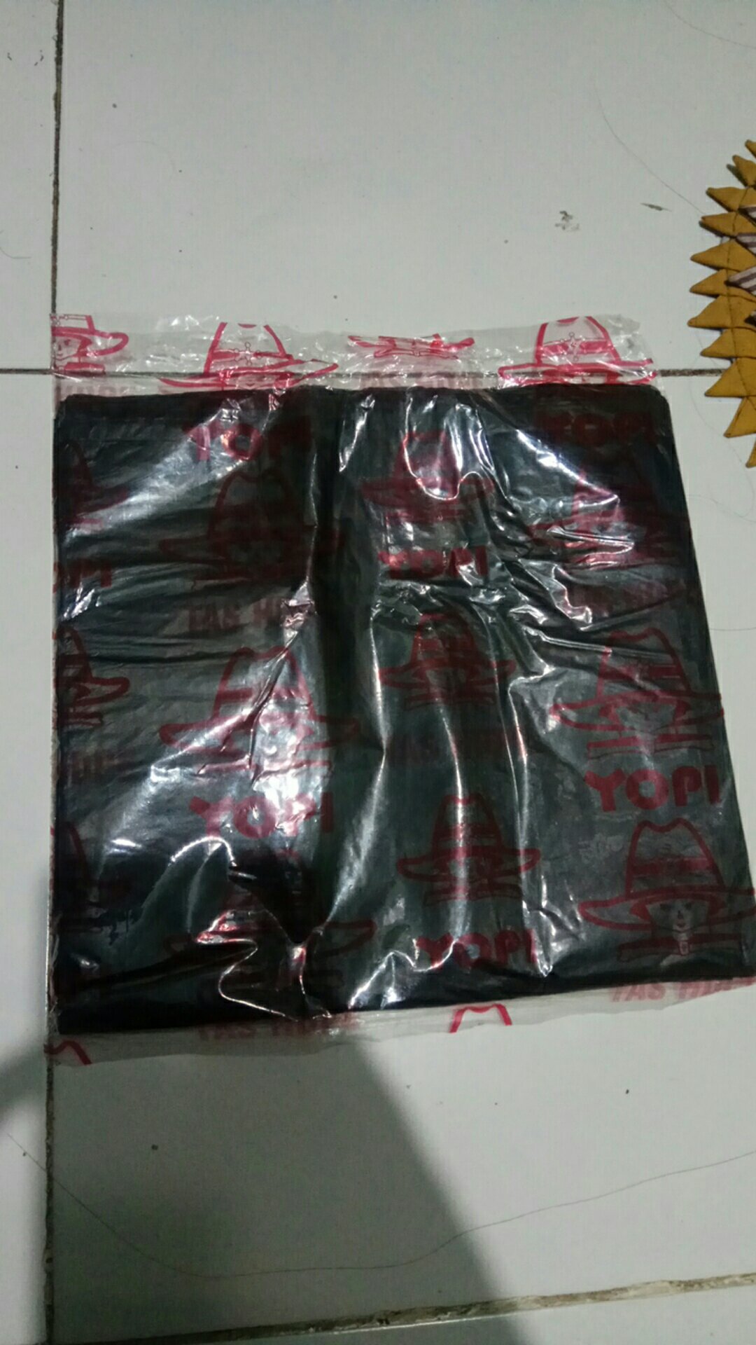 Diskon Nih!!! Promo - Plastik Kresek Hitam Merk Yopi Uk Tanggung ( 21 )