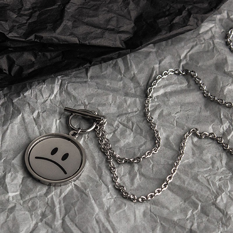 Kalung Titanium Steel Dengan Liontin Smiley Face Gaya Hip Hop Untuk Pria / Wanita