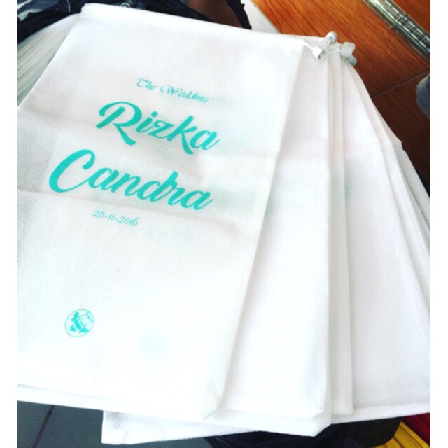 

DUST BAG/ TAS PROMOSI OLSHOP/ Serut flat 20X25 ( SABLON 2 SISI )