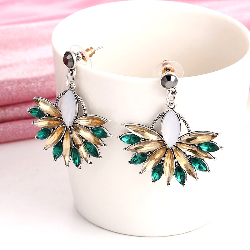 Anting tusuk jarum gantung model bunga daisy besar desain full berlian permata rhinestone untuk wanita cantik style fashion vintage boho diamond earring