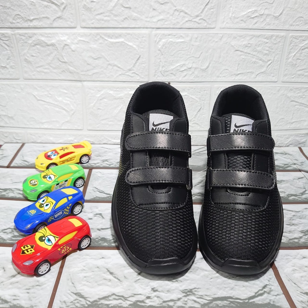 Sepatu jogging anak sepatu ukuran 26-37 sepatu sekolah anak Sepatu Hitam polos