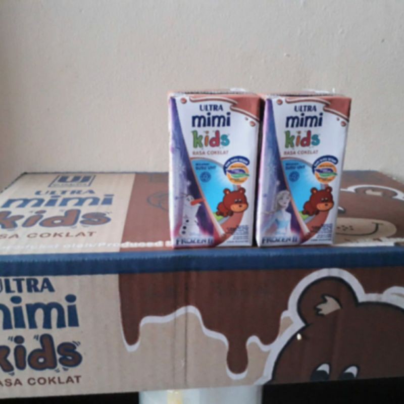 

susu ultra mimi kids rasa coklat ukuran 125 ml isi 40pcs