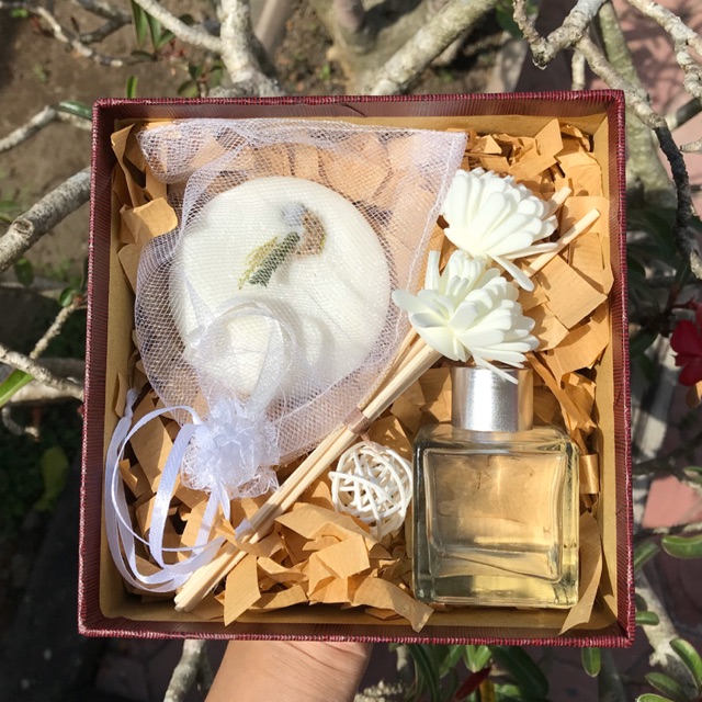 

Hampers Diffuser+Wax (Wedding/Birthday/Engagement/Graduation/Eid Fitri/Eid Adha/Christmas)