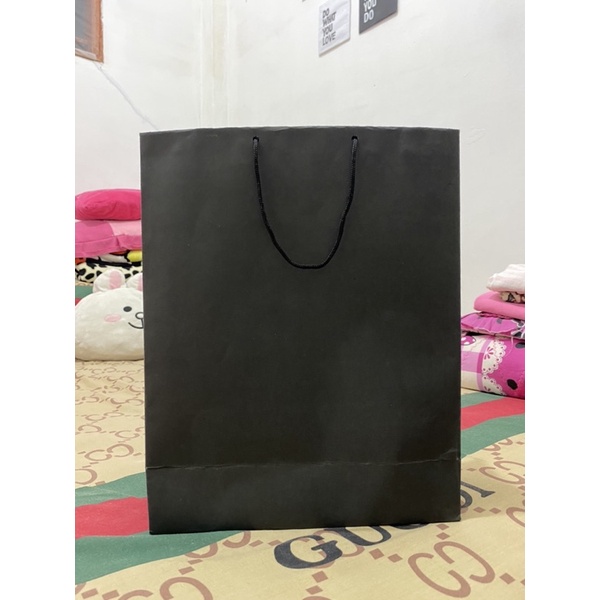 

Paper bag polos warna hitam