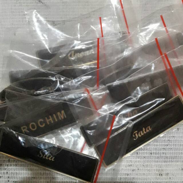 

Papan nama polos kuning