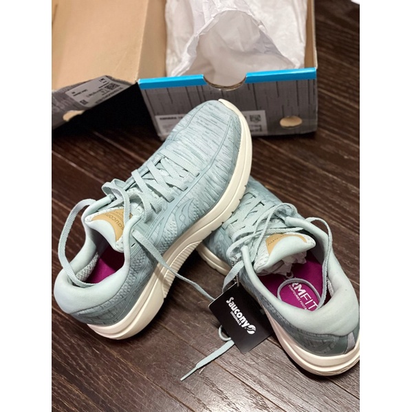 Sepatu SAUCONY Original 100% (bisa cek dari barcode)