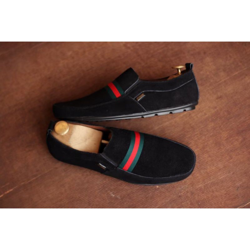 WOLF x YOMI - Sepatu Kasual Casual Pria Slip ON Santai Kasual Kerja Kuliah Ori Brand Kulit Asli