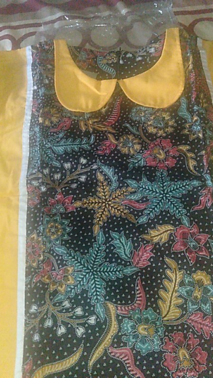 Blouse Atasan Wanita Kombinasi Batik Warna Merah Kuning Kerah Kotak Lengan Pendek Baju Imlek 2021