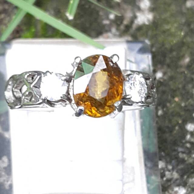 Natural sphene 2.15 cts