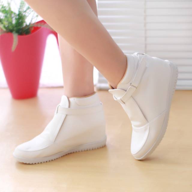 Sepatu boots wedges bsr 08