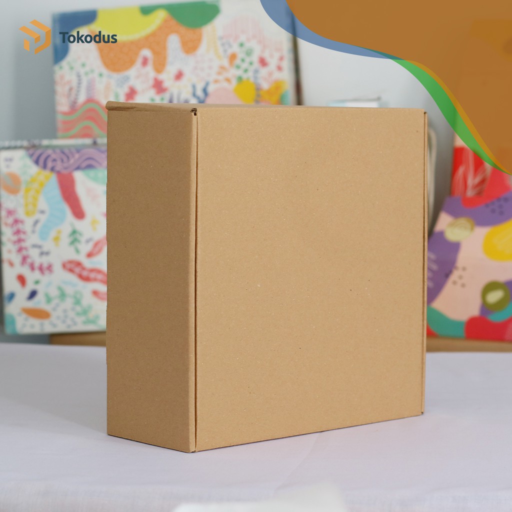 

Kardus Box Die Cut 22x22x9 cm Dus Hampers/Kue/Kado (Bisa Custom) - Tokodus Bandung