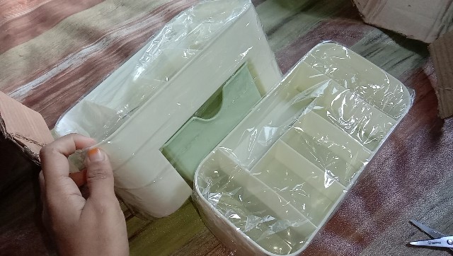 Kotak Organizer Tempat Penyimpanan Perlengkapan Kosmetik Perhiasan Rak Make Up