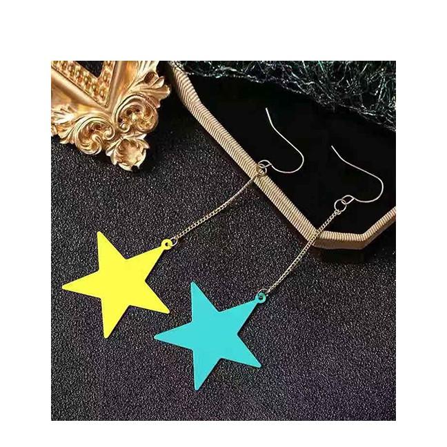 LRC Anting Tusuk Fashion Yellow + Green Metal Contrast Five-pointed Star Earrings A58852